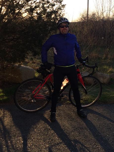 Si has tomado la decisión de practicar ciclismo, aquí te dejamos 5 hábitos que deberías de considerar adaptar a tu estilo de vida