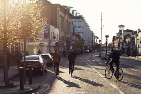 Si has tomado la decisión de practicar ciclismo, aquí te dejamos 5 hábitos que deberías de considerar adaptar a tu estilo de vida Si has tomado la decisión de practicar ciclismo, aquí te dejamos 5 hábitos que deberías de considerar adaptar a tu estilo de vida