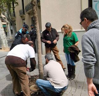 Stop Desahucios y su quema de cartillas de CCM-LIBERBANK en imágenes.