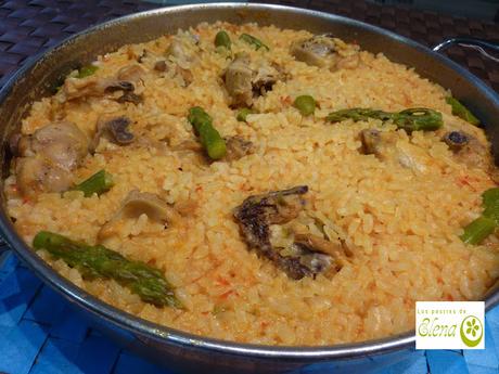 Arroz con pollo de corral y espárragos trigueros