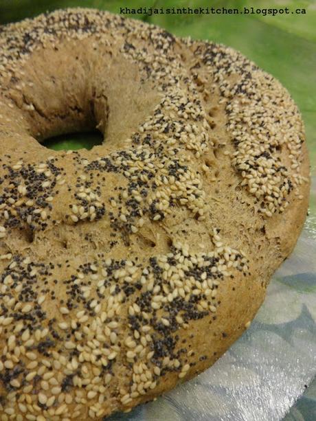 PAIN DE LA SEMAINE : PAIN À LA FARINE DE SEIGLE ET AUX GRAINES DE SÉSAME ET DE PAVOT / BREAD OF THE WEEK : RYE BREAD WITH SESAME AND POPPY SEEDS / PAN DE LA SEMANA : PAN DE CENTENO CON SEMILLAS DE SÉSAMO Y DE AMAPOLA /  خبز الاسبوع خبز دقيق الشيلم و بذ...