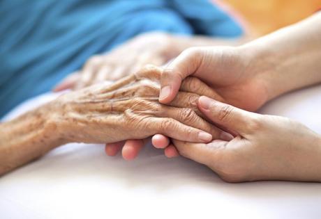 Las preguntas difíciles a considerar antes de que su anciano padre, madre o suegros se muden con usted