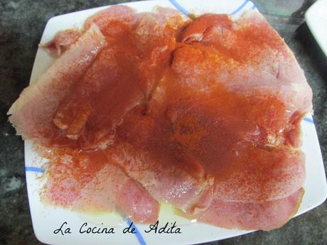 Ensalada con  lacón y langostinos