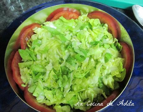 Ensalada con  lacón y langostinos