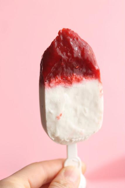 Helado vegano de fresas y crema de coco