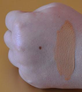 “Dress Me Perfect Cushion” y “Eyeliner Mania” – las nuevas propuestas de DEBORAH MILANO