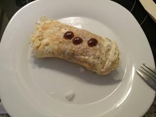 Tortilla francesa con semillas de lino , chía , atún y salsa barbacoa