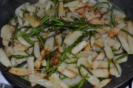 Patatas fritas con espárragos trigueros