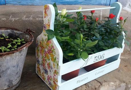 una cesta de madera...