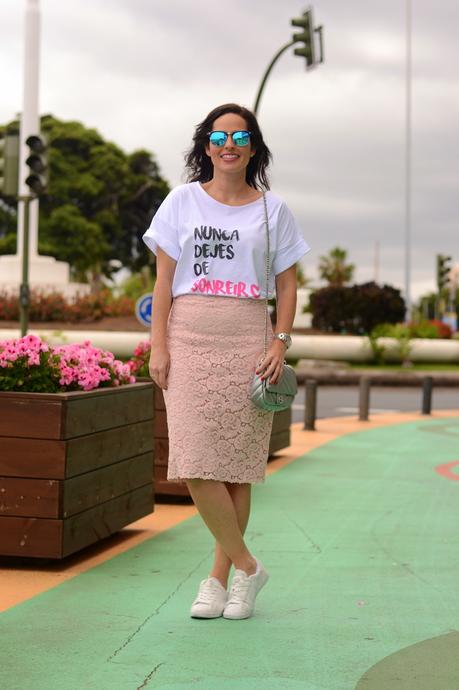 lace-skirt-and-sneakers-zara-outfit-street-style