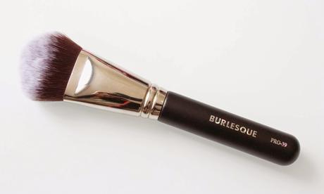 Qué comprar en Burlesque: brochas, pinceles, lápiz de ojos, colorete y paleta imantada