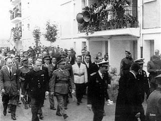 NO-DO PRESENTA: Maceda perdida entre calles Del Bosque, banderas, autoridades y niños utilizados