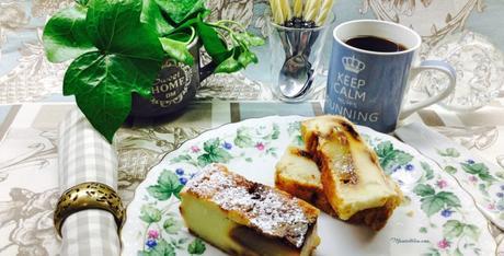 Quesada crujiente con pera caramelizada