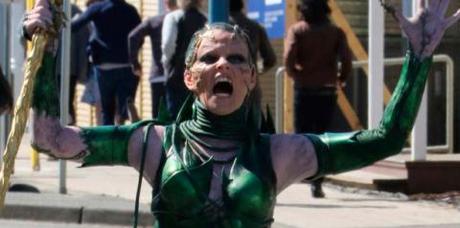 Imágenes inéditas de Elizabeth Banks como Rita Repulsa en el set de filmación