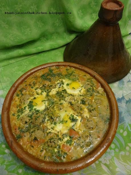 TAGINE DE BOULETTES DE VIANDE (KEFTA), TOMATES ET ŒUFS / KOFTA (MEATBALLS) TOMATO AND EGGS TAGINE / TAJINE DE KOFTAS (ALBONDIGAS) CON TOMATE Y HUEVO / طاجين الكفتة بالبيض و الطماطم