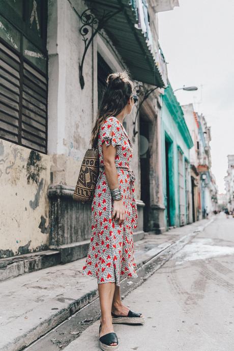 Cuba-La_Habana_Vieja-Hearts_Dress-Styled_By_Me-Aloha_Espadrilles-Outfit-Street_Style-Dress-Backpack-20