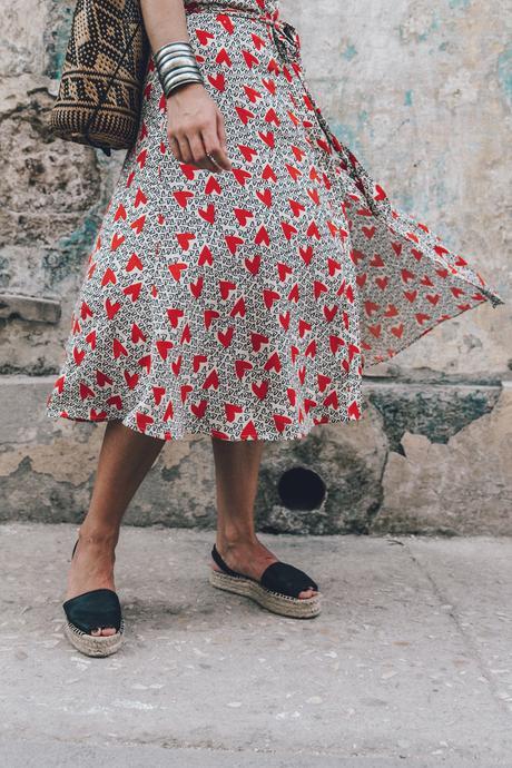 Cuba-La_Habana_Vieja-Hearts_Dress-Styled_By_Me-Aloha_Espadrilles-Outfit-Street_Style-Dress-Backpack-48