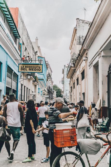 Habana Vieja Cuba-La_Habana_Vieja-Hearts_Dress-Styled_By_Me-Aloha_Espadrilles-Outfit-Street_Style-Dress-Backpack-70