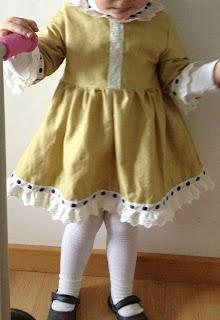 VESTIDO BEBÉ CON UNA FUNDA DE COJÍN DE IKEA