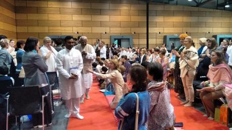 (Ananda Vahini - Edición 21 - 28 de abril el año 2016) (Ananda Vahini - Edición 21 - 28 de abril el año 2016)