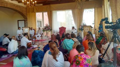 (Ananda Vahini - Edición 21 - 28 de abril el año 2016) (Ananda Vahini - Edición 21 - 28 de abril el año 2016)