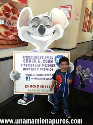 Diviertete en Chuck E. Cheese's