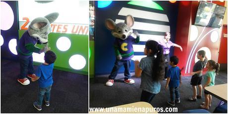 Diviertete en Chuck E. Cheese's