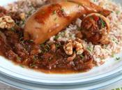 Chipirones encebollados rellenos aletas, gambas nueces California. Receta