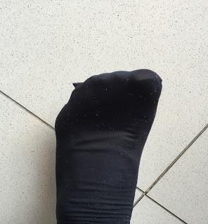 Las putas costuras de los calcetines me están matando