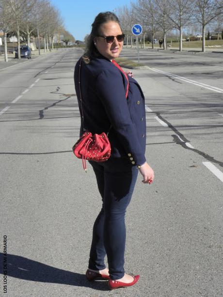 bolso-rojo-tachuelas-bolso-saco-bucket-bag-look-jeans-blazzer-talla-grande-curvy-plus-size-los-looks-de-mi-armario-look-casual-look-entrediario-07 Red Bucket Bag · Look Curvy