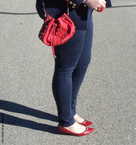bolso-rojo-tachuelas-bolso-saco-bucket-bag-look-jeans-blazzer-talla-grande-curvy-plus-size-los-looks-de-mi-armario-look-casual-look-entrediario-11 Red Bucket Bag · Look Curvy