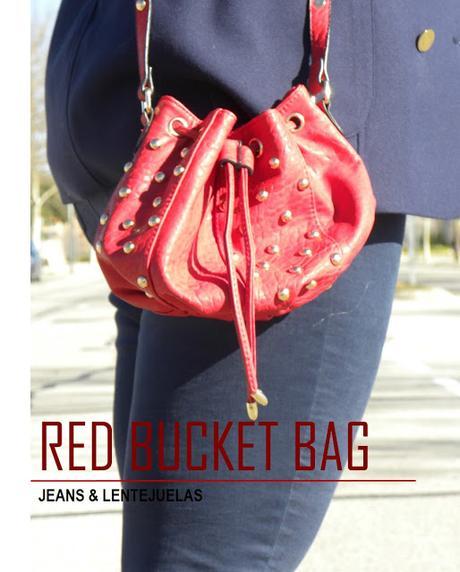 bolso-rojo-tachuelas-bolso-saco-bucket-bag-look-jeans-blazzer-talla-grande-curvy-plus-size-los-looks-de-mi-armario-look-casual-look-entrediario-01 Red Bucket Bag · Look Curvy