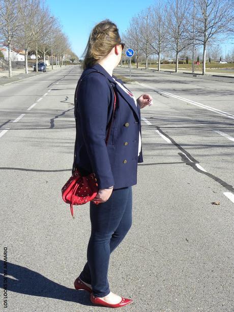 bolso-rojo-tachuelas-bolso-saco-bucket-bag-look-jeans-blazzer-talla-grande-curvy-plus-size-los-looks-de-mi-armario-look-casual-look-entrediario-09 Red Bucket Bag · Look Curvy