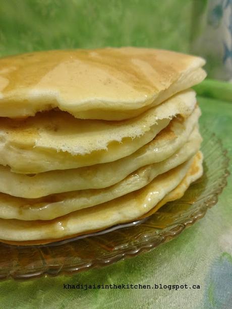 CRÊPES AUX POIRES / PEARS PANCAKES / PANQUEQUES CON PERAS / بان كيك بالاجاص