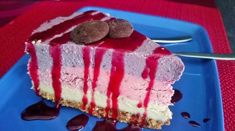 Tarta crudivegana de vainilla, fresa y mora