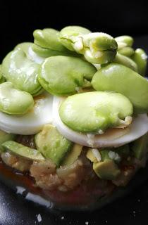 Milhojas de habas y bacalao, o cuando la soledad no tiene quien le escriba