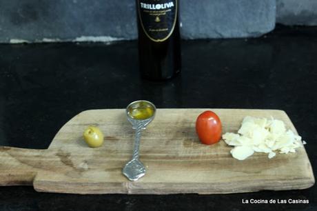 Desayuno #DiadelaMadre: Tostada, Aceite de Oliva Virgen Extra, Cherrys y Lascas de Parmesano