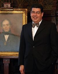 Hay que refundar los valores sociales a través de la educación