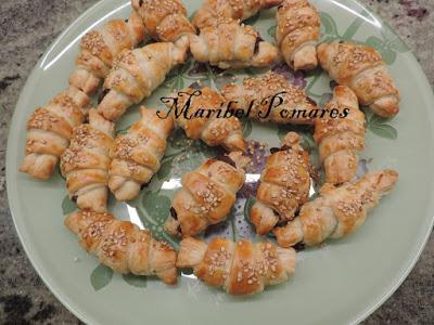 Mini croisant de nutella con semillas de sésamo.