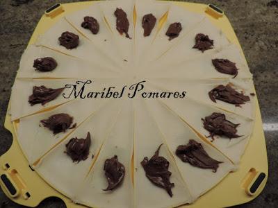 Mini croisant de nutella con semillas de sésamo.