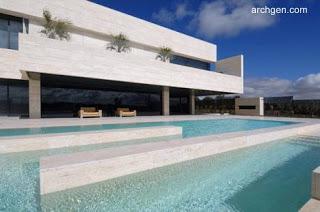 Bordes de piscina con mármol travertino.