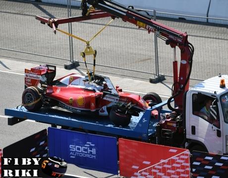 Kvyat colisiona dos veces con Vettel en la vuelta 1, el alemán muestra su frustración a los medios