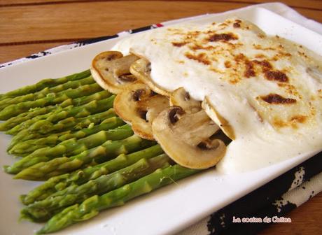 Gratinado de espárragos y champiñones