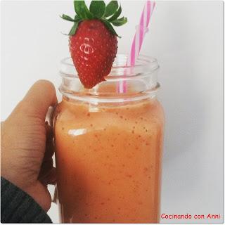 BATIDO DE FRESA Y MANGO