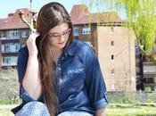 Outfit Pantalon estampado Blusa vaquera Curvy woman