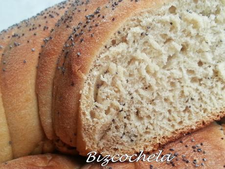 PAN PRIMAVERA CON MIEL Y AMAPOLA