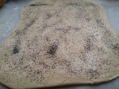 PAN PRIMAVERA CON MIEL Y AMAPOLA