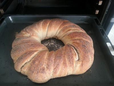 PAN PRIMAVERA CON MIEL Y AMAPOLA