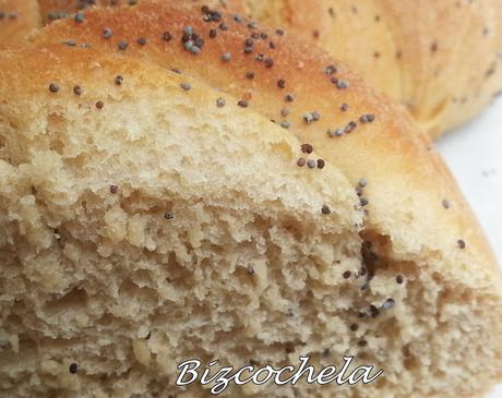 PAN PRIMAVERA CON MIEL Y AMAPOLA