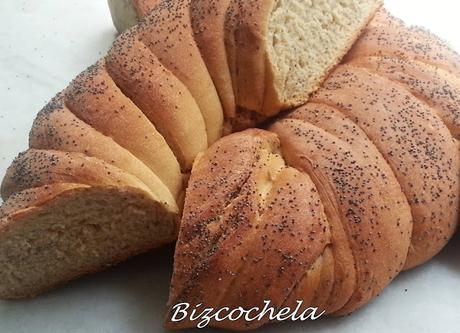 PAN PRIMAVERA CON MIEL Y AMAPOLA